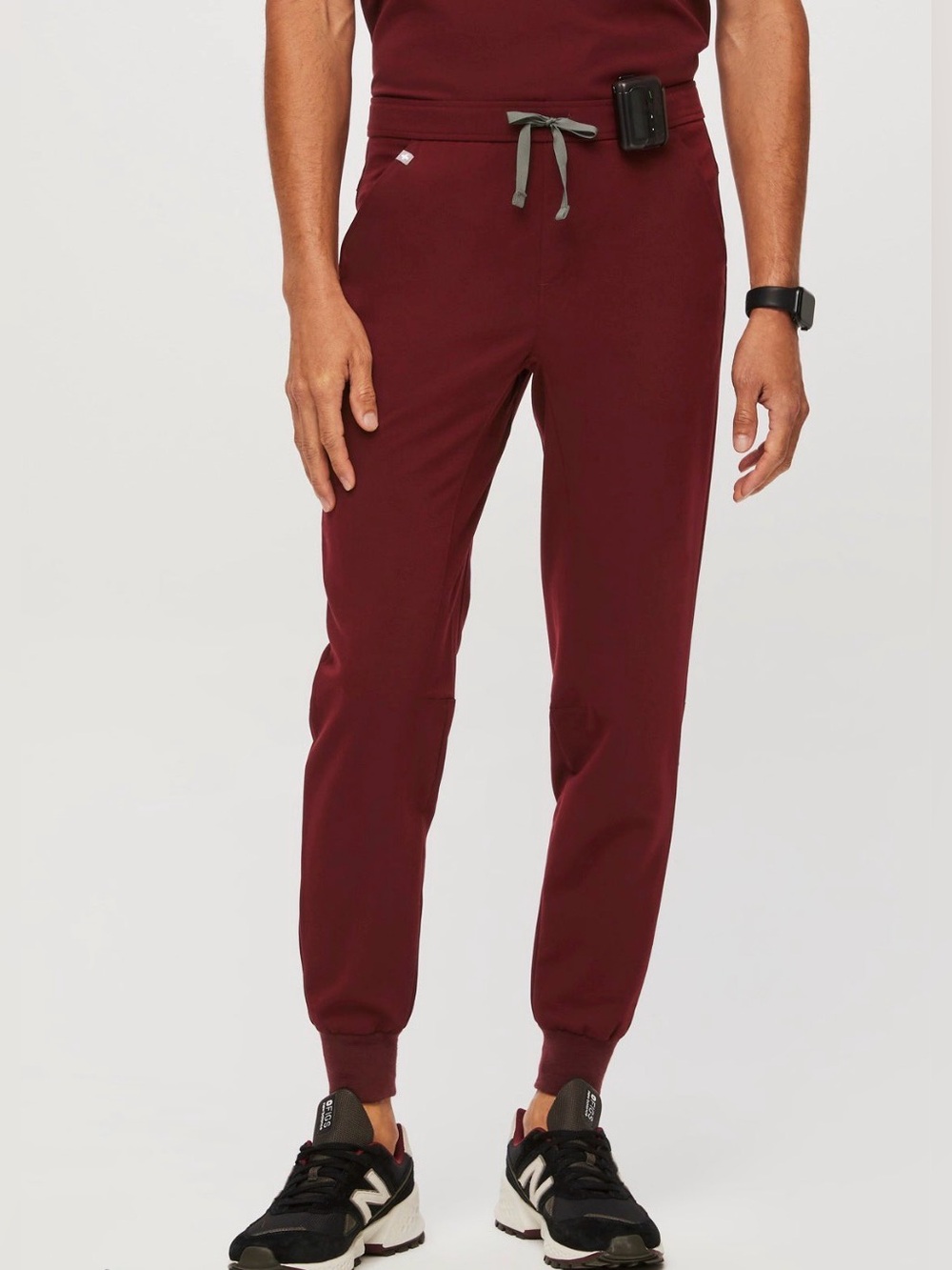 Figs Tansen Jogger Scrub Pant in Burgundy size Small